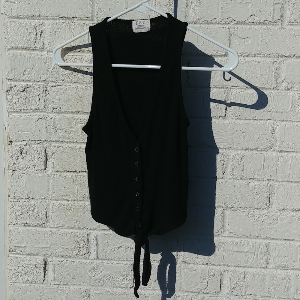 Sleeveless knit top